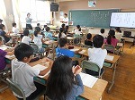 学校視察の画像