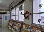 図書館飾り・12月らしく…の画像