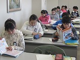 市立図書館へ職業調べ学習の画像