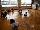 教室のワックスがけの画像