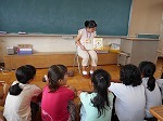 図書館ボランティアさんの読み聞かせの画像