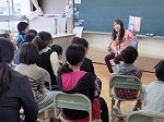 図書ボラさん読み聞かせの画像