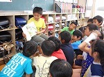 図書委員会の読み聞かせの画像