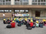 林間学習出発式の画像