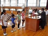 全校朝会の画像