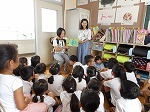 図書館ボランティアさんの読み聞かせの画像