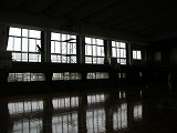 体育館ネット修理と扇風機設置工事の画像