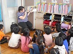 朝の読書、読み聞かせの画像