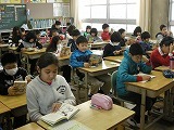 朝の読書でスタートの画像