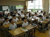 学校視察で来校の画像
