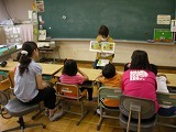 図書委員会の読み聞かせの画像