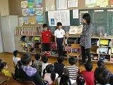 4年生による読み聞かせの画像
