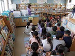 学校司書さんによるブックトーク(4年生)の画像