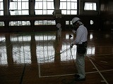 体育館ネット修理と扇風機設置工事の画像