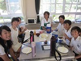 1学期お疲れさま会まきまきクレープ作りの画像