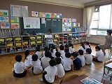 図書ボランティアさんの読み聞かせの画像