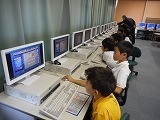 外国語活動と情報教育の授業の画像