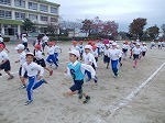 業間マラソンスタートの画像