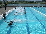 1年水泳指導の画像