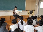 図書館ボランティアさんの読み聞かせの画像