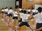 運動会の練習中学年の画像
