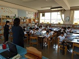 1年生が図書室への画像