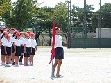 運動会練習帽子取り&旗取りの画像