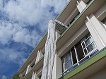 5年生救助袋を使った降下訓練の画像