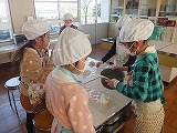 てん茶ご飯のおにぎり作りの画像