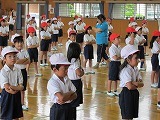 運動会の練習低学年の画像