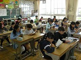 朝の読み聞かせ・読書の画像