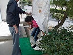 5年生救助袋を使った降下訓練の画像
