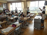 学校視察の画像