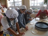 4年生の五平餅作りの画像