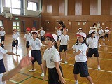 運動会の練習低学年の画像