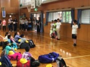 林間学習出発の画像