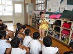 図書館ボランティアさんの読み聞かせの画像