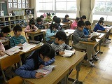 朝の読書でスタートの画像