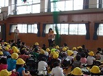 暴風警報発令時の避難訓練の画像