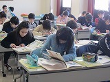 市立図書館へ職業調べ学習の画像