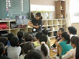 朝の読み聞かせ・読書の画像