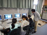 外国語活動と情報教育の授業の画像