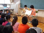 図書委員会の読み聞かせの画像