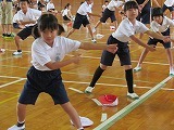運動会の練習中学年の画像