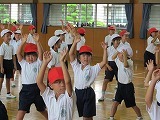 運動会の練習低学年の画像