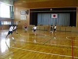 女子バスケットボール部の練習の画像