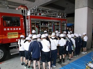 消防本部の見学(４年生社会)の画像